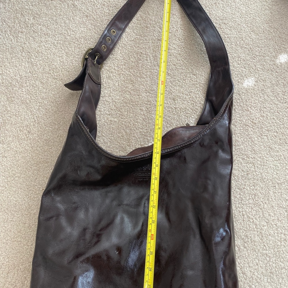 Large coach utility bag brown. Patent leather . - Picture 7 of 12